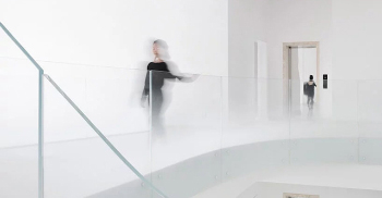 从云中延伸出来的楼梯-办公室装修公司分享