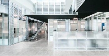 讨论办公空间设计和装修在优化功能上的问题