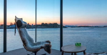 挪威玻璃铝木屋—由办公装饰设计公司分享