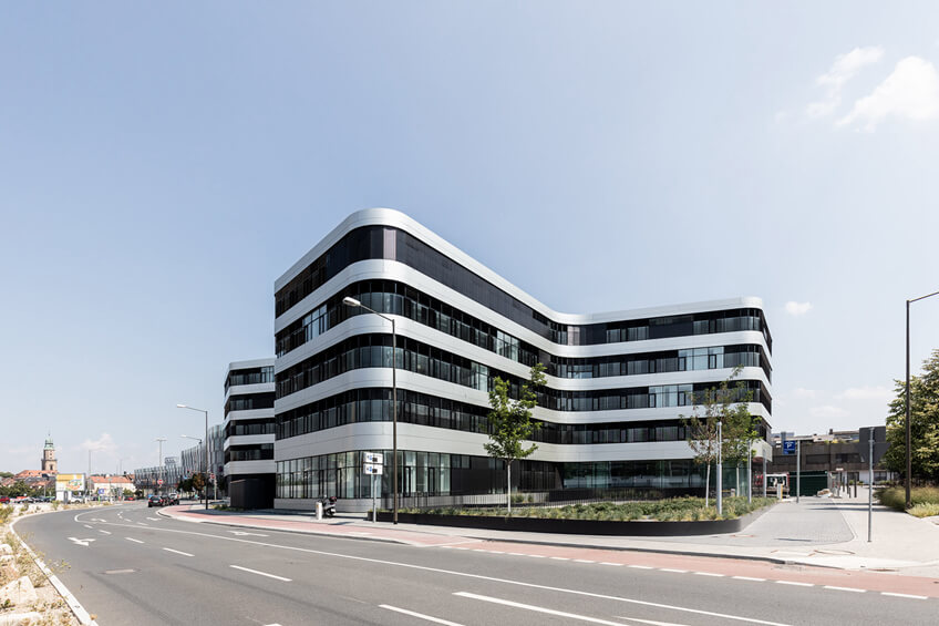 010-erlangen-hochstadt-district-administration-office-by-alleswirdgut.jpg