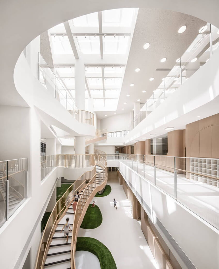 装修设计公司 舒展大气的中庭