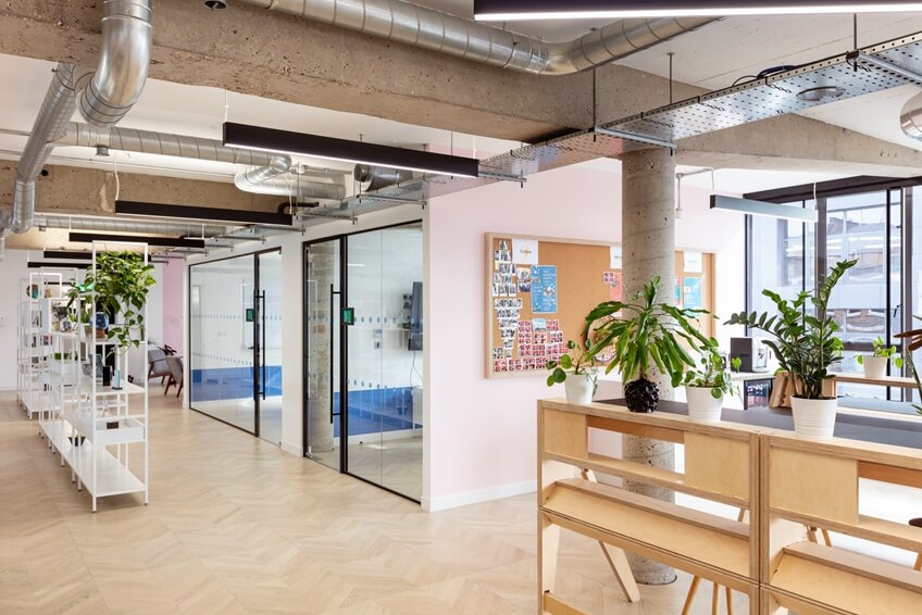 装修办公室公司 办公室走道