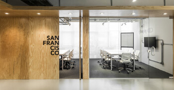 乡村与现代都市元素结合-打造和谐办公装修氛围