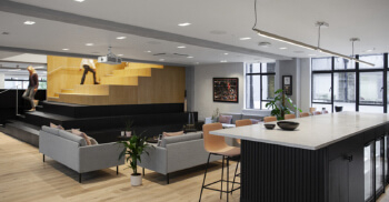 将破旧办公室装饰改造成时尚而有趣办公空间