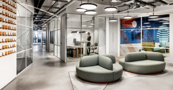 办公装修设计围绕二次元与双重性进行布局