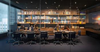 富有光线创意办公室装修-为员工打开前瞻性环境