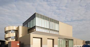 新式办公环境设计融入厂房多样重组