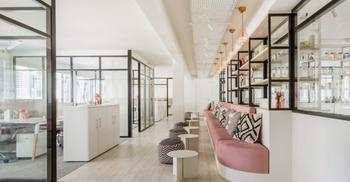 将办公室装潢装修打造成女性美感