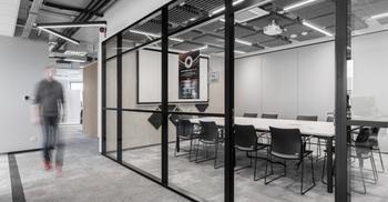 办公空间装修后-如何清洁玻璃