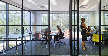 装饰装修公司打造工业风格办公室设计空间