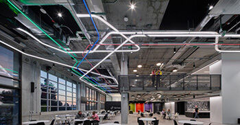 办公楼设计建造包容性与欢乐精神文化