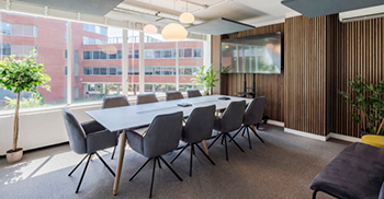 公司办公空间设计：用玻璃代替石膏 唤醒自然通透