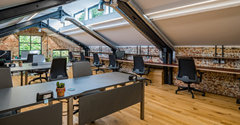 维多利亚时代的鹅卵石地基为办公空间增添历史色彩