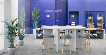 办公室桩装饰装修：时尚的创业蓝作为强调色