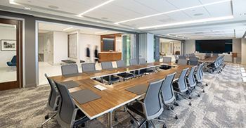 装饰艺术风格的各处细节赋予空间永恒的精致