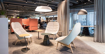 城市遇上公园是整个办公室反复出现的主题