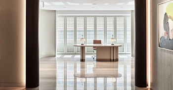行政客房由玻璃单元定义 以提供开放式设计理念的连续性