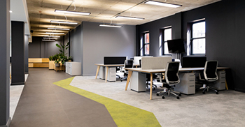 亲生物设计的特点贯穿于办公室空间以促进健康和福祉