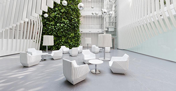 办公室设计的主要概念是在内部捕捉该公司的质量和未来方向