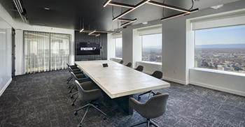 以酷黑为杰出代表的工业风办公空间设计装修案例