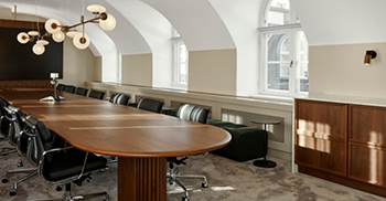 办公室装修方案：风的流动和高品质的图像大堂空间及其音效开始