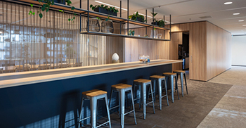 办公室设计装修的关键词是“谦虚、时尚和温暖”