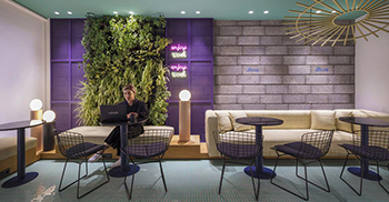 室内设计装修：色彩与光影也是传达设计概念的重要表达元素，特殊的材质肌理、光影反射效果都有助于概念的表达