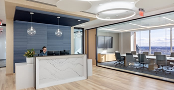 办公室装修设计：大地自然色调与明亮的色彩混合