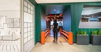 办公室设计装修：壁画描绘了神秘的风景和拟声词