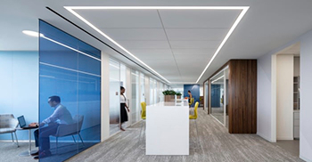 办公室装修设计：简洁的线条和冷色调营造一种平静和专注的氛围