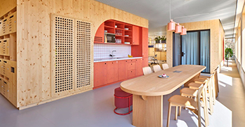 办公室室内设计：壁龛或空间箱成为带有圆顶和山墙屋顶的舒适工作洞穴