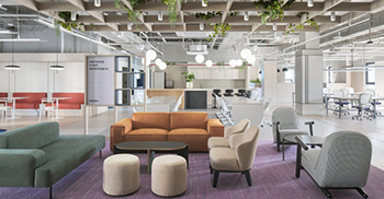 办公室装修：自助餐厅采用木纤维板设计 从自然纹理中描绘出温暖的感觉