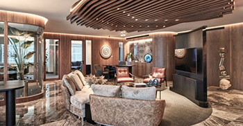 办公室装修：创建了一个围绕核心提供连续性并尽可能宽的空间