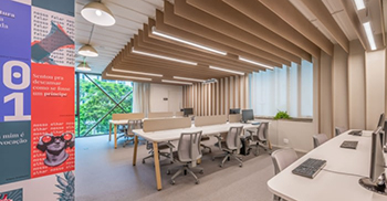 办公室装修风格：大自然的触感抢走了场景 实现了欢快设计