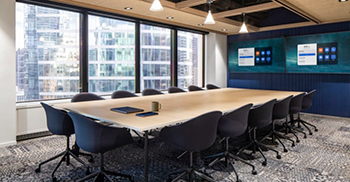 办公室设计装修：融合了健康室、亲生物设计元素和充足的自然光线