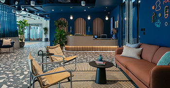 时尚办公楼装修：霓虹闪烁 艺术和古怪风在空间中悄然扬起