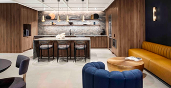 办公室装修效果图：战略性对比为内饰增添了立体感