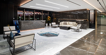 #广州知名办公室装修公司#天然材料被用来吸引人们对办公空间豪华外观和感觉的关注