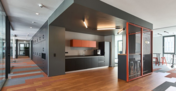 办公室空间设计：创意理念以“布痕海姆”为灵感