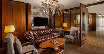 办公室设计：散发着简约的功能和刚性的形式 优质胡桃木占主导地位