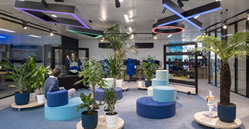 办公室设计装修：打造具有游戏灵感的完全个性化的会议室