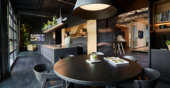 办公室装修设计：具有工业美学 同时引入自然元素