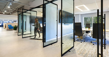 办公楼装修：整个空间融合了亲生物和生态多样性的元素